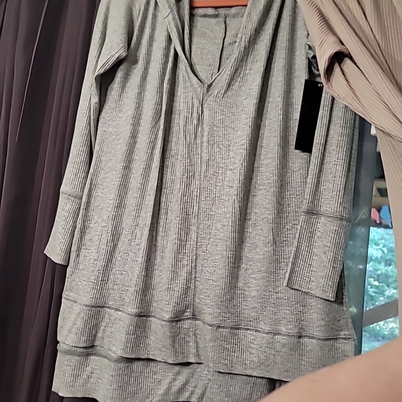 3 New Jolie Hi Low Long Sleeve Tunics, Size Large Nwt Ekattire - Picture 7 of 7